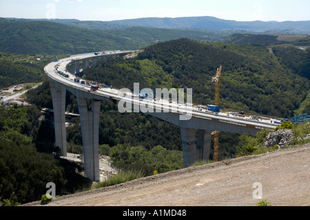 Bau der Autobahnbrücke in Slowenien Stockfoto