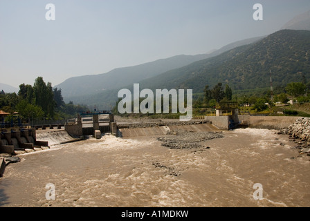 Chile Wein Land Maipo Flusses östlich von Santiago aus den Anden Stockfoto