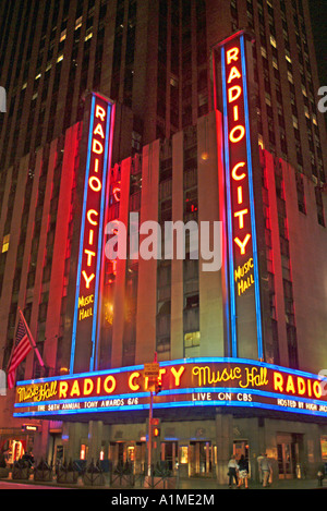 Nachtansicht der Radio City Music Hall in New York City USA Stockfoto