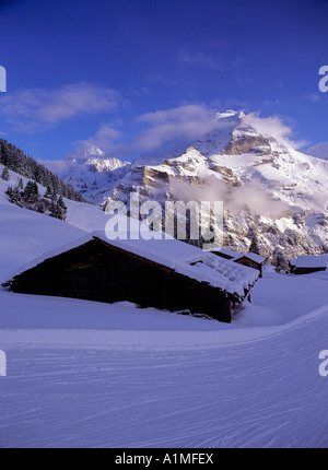 wirft ein Berg in der Nähe von Dorf Mürren Region des Berner Highlands Alpes Kanton Bern Stockfoto