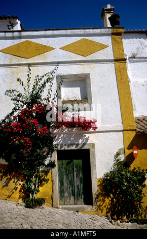 Portugal Obidos weiß getünchten Häuser Burgmauern Stockfoto