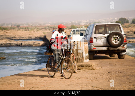 Brücke über den Fluss Niger am Stadtrand von Bamako, Mali, Westafrika Stockfoto