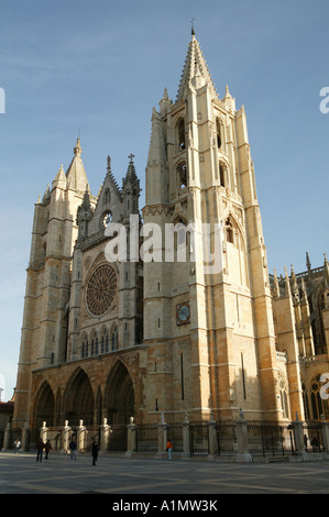 Fassade der Kathedrale von Leon in Spanien Stockfoto