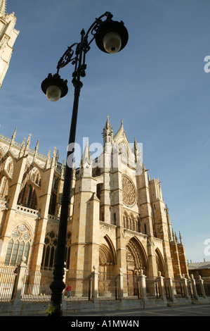 Fassade der Kathedrale von Leon in Spanien Stockfoto