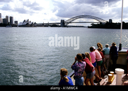 -Blick auf Sydney Harbour Bridge aus der Manley Fähre-Australien Stockfoto