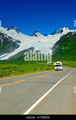 Der Richardson Highway durchreist sie Chugach Mountains, wie es geht über Thompson Pass auf dem Weg nach Valdez, Alaska Stockfoto