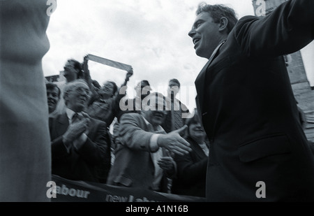 Tony Blair und Unterstützer, New Labour, britischer Wahlkampf 1997 Stockfoto