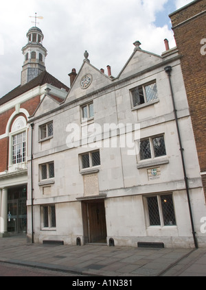 Das Haus der sechs Arme Reisende Watt Nächstenliebe in der High Street Rochester Kent England UK Stockfoto