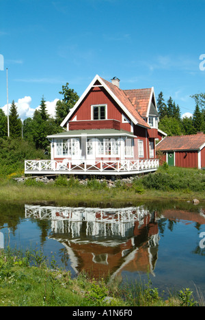 Spikkarna in der Nähe von Sundsvall in Schweden Ostsee Sommer rotes Haus Nordküste Strand Haus Heimat friedlich ruhigen Sommerurlaub Stockfoto