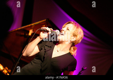 Claire Martin Spiegelzelt Glasgow Juli 2004 Stockfoto