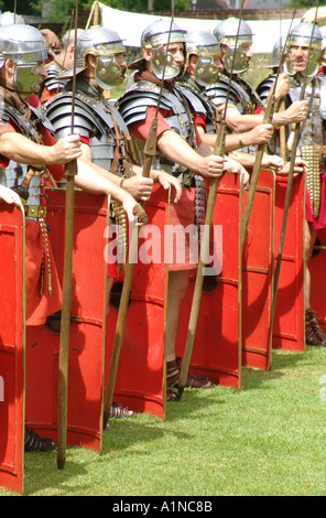 Römische Legionäre im Amphitheater in Caerleon South Wales Großbritannien 2004 Stockfoto