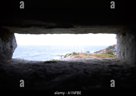 Süd-Fenster von A Portland Pillbox In Dorset county England UK Stockfoto