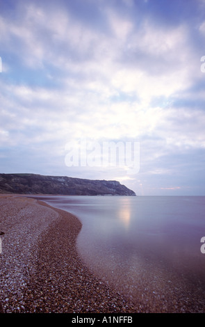 Kalte Winter Sunrise an der Ringstead Bay Dorset England UK Stockfoto