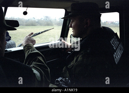 Einen polnischen Grenzschutz Polizei s die grüne Grenze mit der Ukraine in der Nähe von Dorohust Polen Stockfoto