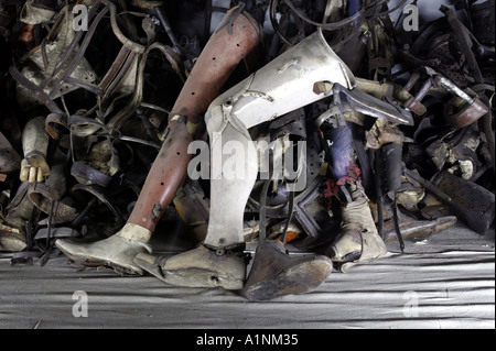 Prothese auf dem Display in Auschwitz ein. die Gliedmaßen waren ausgezogen Lager Inhaftierten vor der eingegebenen die Gaskammern. Stockfoto