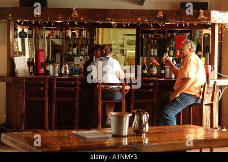 Weinprobe in Bon Mut Wine Estate in der Nähe von Robertson western Cape Südafrika RSA Stockfoto