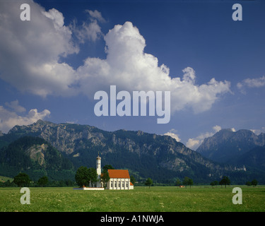 DE - Bayern: St. Coloman und Schloss Neuschwanstein in der Nähe von Füssen Stockfoto