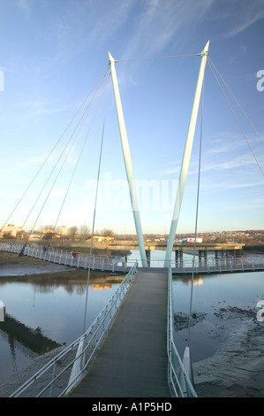 der Millenium Brücke über dem Fluß Lune in Lancaster, Lancashire, UK Stockfoto
