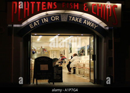 Fish &amp; Chips-Laden am Meer Stockfoto