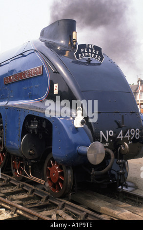 Sir Nigel Gresley entworfen & namens 4 6 2 Klasse A4 Pacific steam loco mit seiner ursprünglichen Nummer 4498 später neu zugewiesenen 60007 Stockfoto