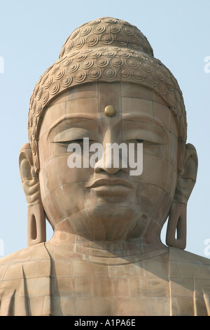 Das Gesicht von einer japanischen Buddha-Statue in der Nähe der Mahabodhi-Tempel in Bodhgaya in Bihar in Indien Stockfoto