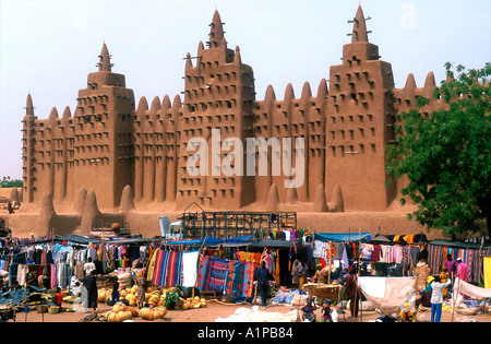 Außerhalb der großen Moschee Djenne Mali Stockfoto