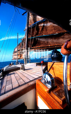 Traditonal Junk in Phang-Nga Bay Thailand segeln Stockfoto