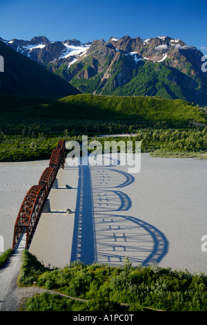 Aerial Millionen Dollar Brücke über den Copper River Chugach National Forest in der Nähe von Cordova, Alaska Stockfoto