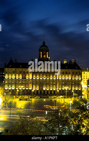 Amsterdam, königlicher Palast bei Nacht Stockfoto