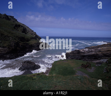 Die spektakulären Ruinen von Tintagel Castle, die Legende von König Arthur zugeordnet. Stockfoto