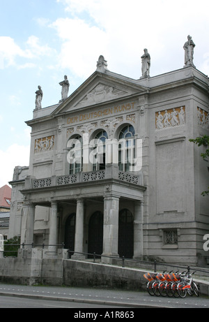 Prinzregenten Theater moderne Fahrrad Miete vor Kombination von Kunst und Sightseeing München Bayern Deutschland Stockfoto