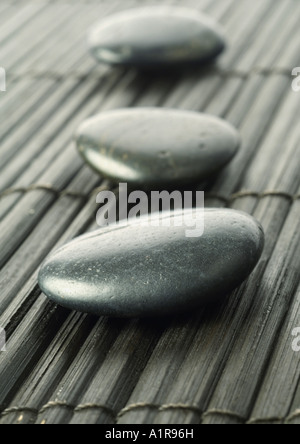 Drei glatten schwarzen Steinen Stockfoto