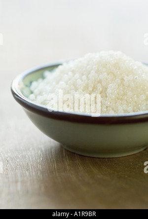 Schüssel mit Badeperlen Stockfoto