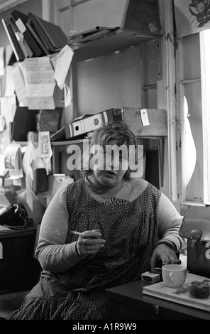 Erin Pizzey. Chiswick Womens Aid Shelter ein Shelter für zerschlagene Frauen. London 1976 1970s UK HOMER SYKES Stockfoto