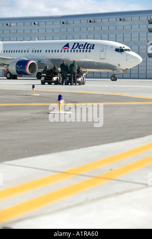 Delta-Passagierflugzeug in Motor Testgebiet von Tampa International Airport Florida Vereinigte Staaten Stockfoto