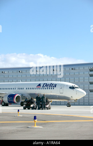 Delta-Passagierflugzeug in Motor Testgebiet von Tampa International Airport Florida Vereinigte Staaten Stockfoto