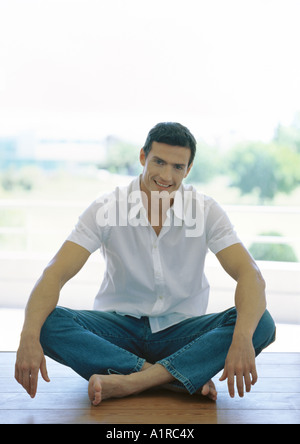 Mann, sitzend indischen Stil Erdgeschoss Stockfoto