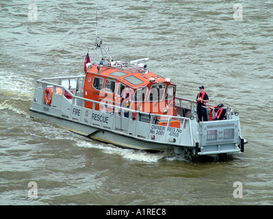 Londoner Feuerwehr Fire Rescue Boot auf dem Fluss Themse London England UK Stockfoto