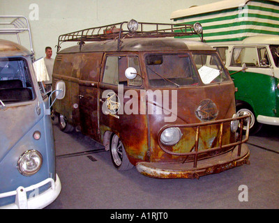 Alte rostige Volkswagen Teilen Bildschirm Wohnmobil. Stockfoto