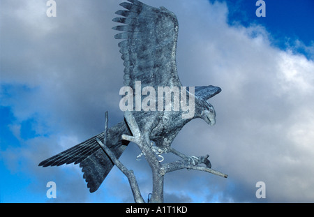 Rotmilan-Statue im Zentrum von Llanwrytd Wells Wales Stockfoto