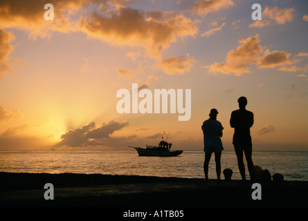 Sonnenuntergang mit paar Stockfoto