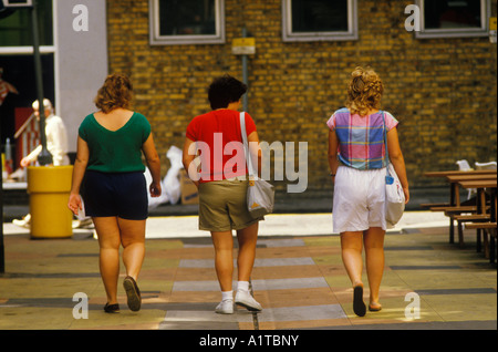 Übergewicht im Urlaub drei amerikanische Touristen in Shorts. 1990er Jahre um 1995 London England Großbritannien HOMER SYKES Stockfoto