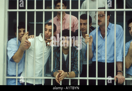 Camorra Mafia-Prozess in Neapel 1980er Jahre Italien. Ein speziell gebautes Hochsicherheitsgefängnis Poggioreale. 1985 HOMER SYKES Stockfoto