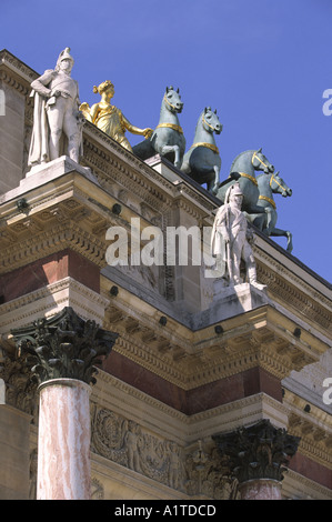 Arc de Triomphe du Carrousel, Paris, Restauration der Bourbonen-Statuen Stockfoto