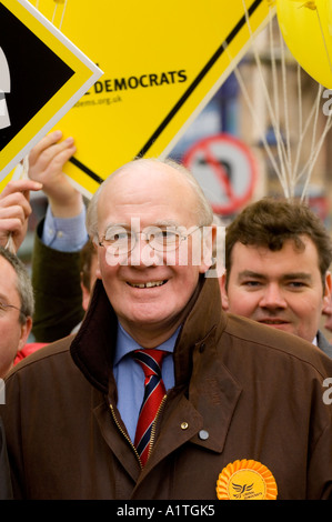 Sir Menzies Campbell CBE QC MP in Dunfermline, Schottland, Januar 2006 Stockfoto