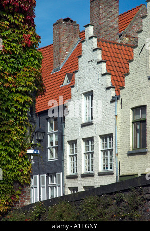 Traditionellen Satteldach Gebäude in der schönen mittelalterlichen Stadt Brügge Stockfoto