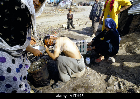 KURDISCHE FLÜCHTLINGE IM LAGER IRAN IRAK GRENZE 1991 Stockfoto