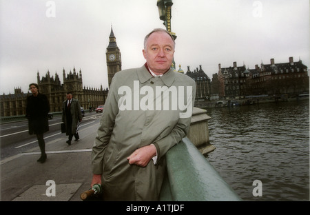 Ken Livingstone Mayor of London vor den Houses of Parliament Stockfoto