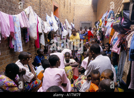 RÜCKKEHR NACH RUANDA MÄRZ 1995 KIGALI GEFÄNGNIS S FRAUENSEKTION Stockfoto