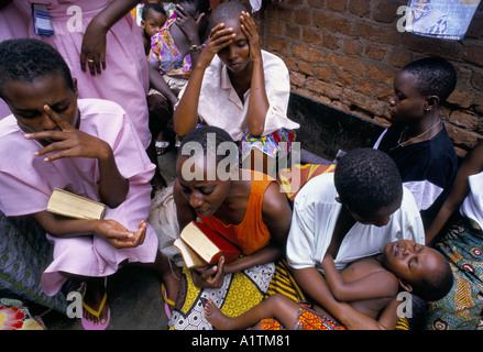 RÜCKKEHR NACH RUANDA MÄRZ 1995 KIGALI GEFÄNGNIS WURDE HALT 2000 GEFANGENE JETZT HÄLT 8000 FRAUEN S ABSCHNITT GEBAUT. Stockfoto